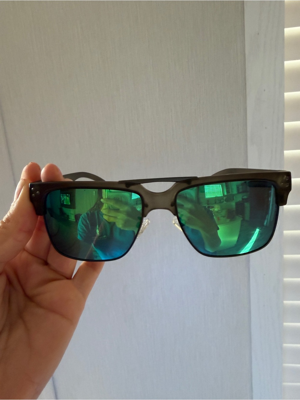 Carve Designs Men’s Sunglasses with Green Mirrored Lenses and Dark Frame
